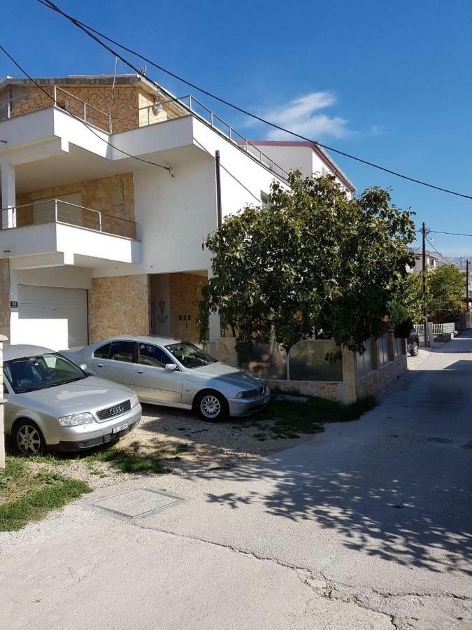Apartment Dijana Kastela Bagian luar foto