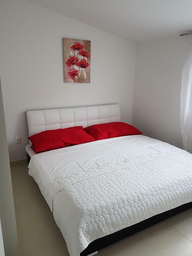 Apartment Dijana Kastela Bagian luar foto