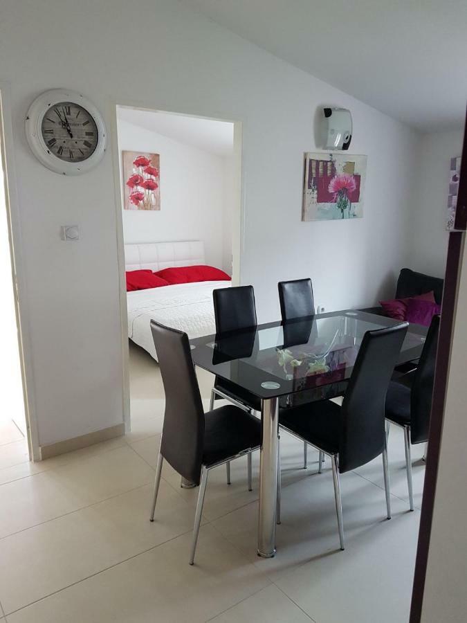 Apartment Dijana Kastela Bagian luar foto