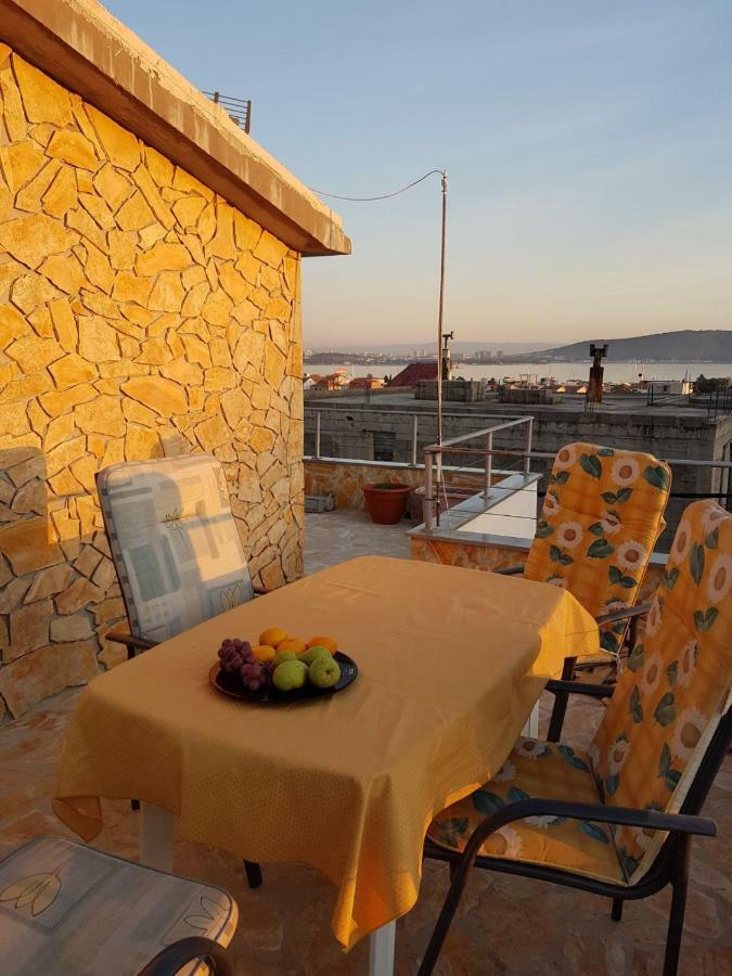 Apartment Dijana Kastela Bagian luar foto