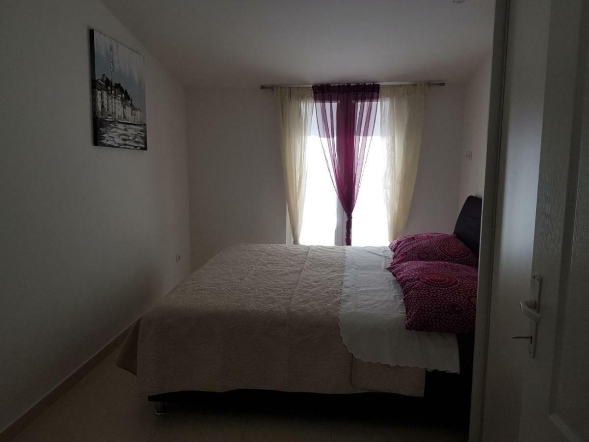 Apartment Dijana Kastela Bagian luar foto